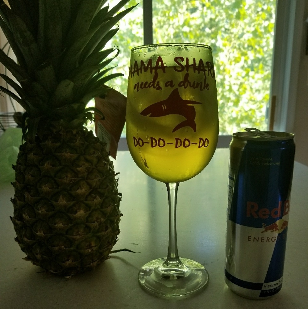 PERSONALIZED WINE GLASS 🍷 "MAMA SHARK NEEDS A.. "